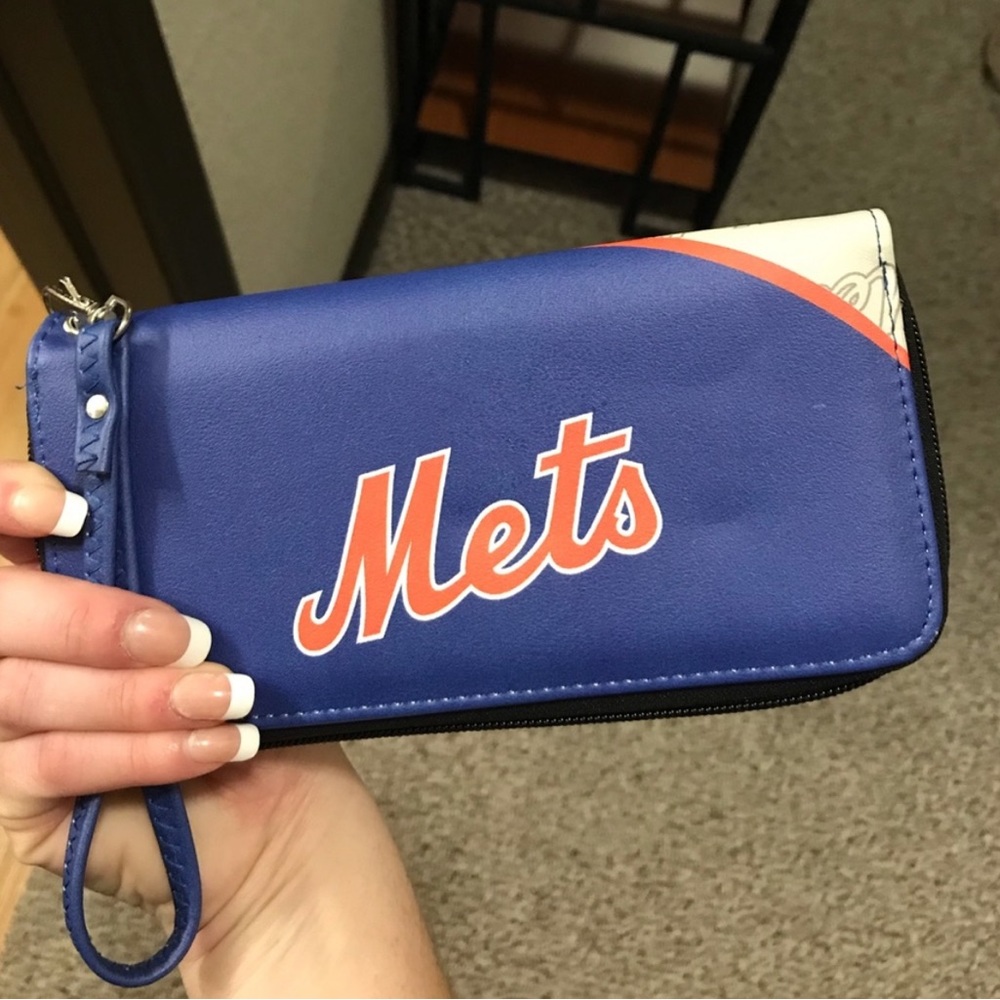 Mets wristlet